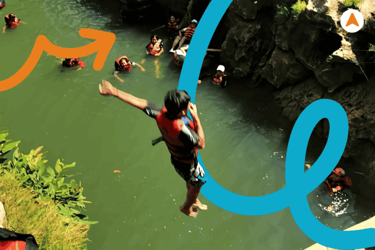 Lompat dari Tebing​