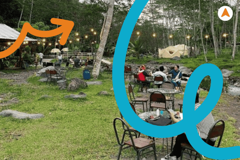 Makan Siang di Saung Tradisional